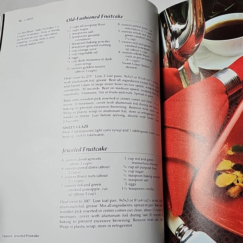 Betty Crocker Green and Red Holiday Baking Cookbook 1984 Fourth Printing